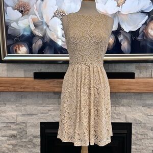 🌟3 for $25🌟 Off-white rose pattern lace dress